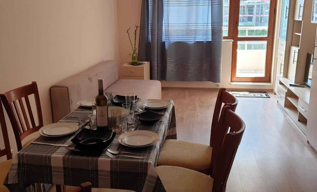 Family Holiday Apartments Breez 1 Варна Екстер'єр фото