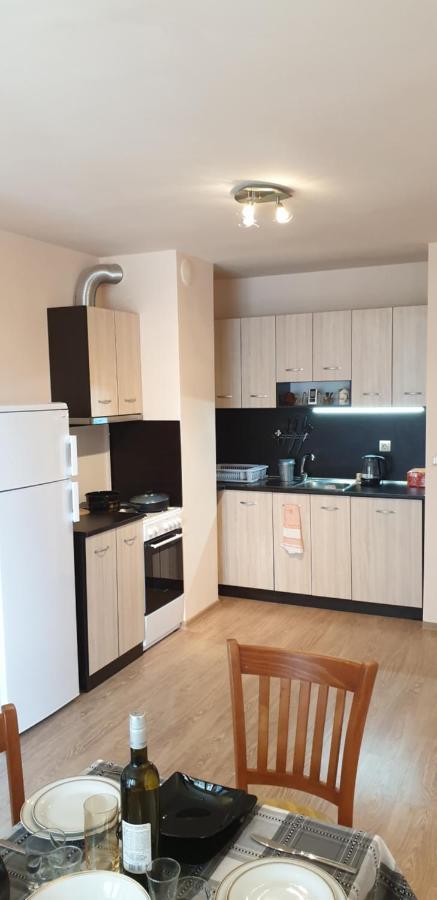 Family Holiday Apartments Breez 1 Варна Екстер'єр фото