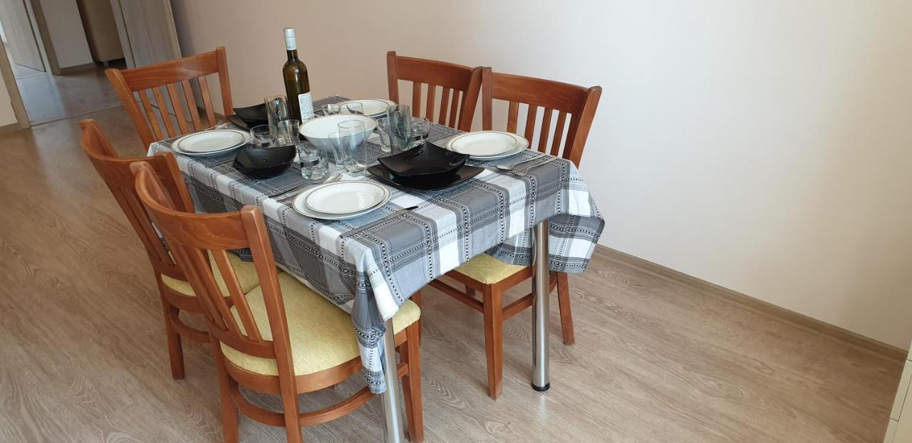 Family Holiday Apartments Breez 1 Варна Екстер'єр фото