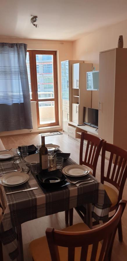 Family Holiday Apartments Breez 1 Варна Екстер'єр фото
